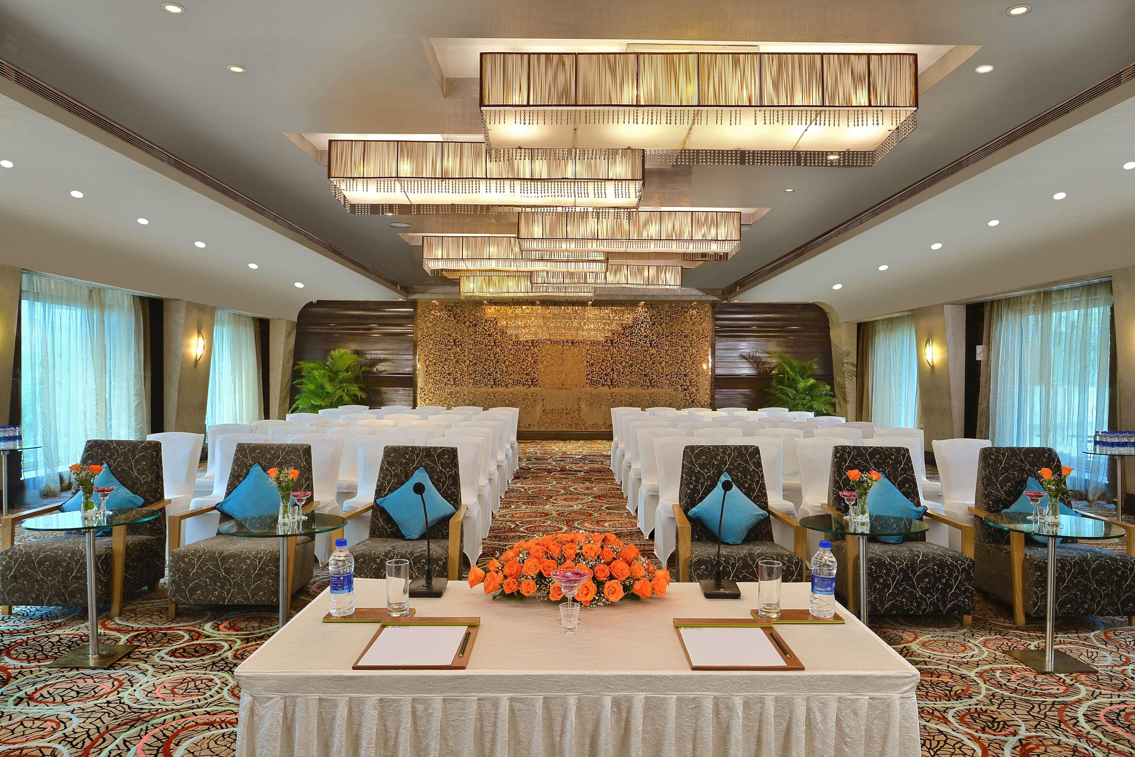 Radisson Mumbai Goregaon Exterior foto
